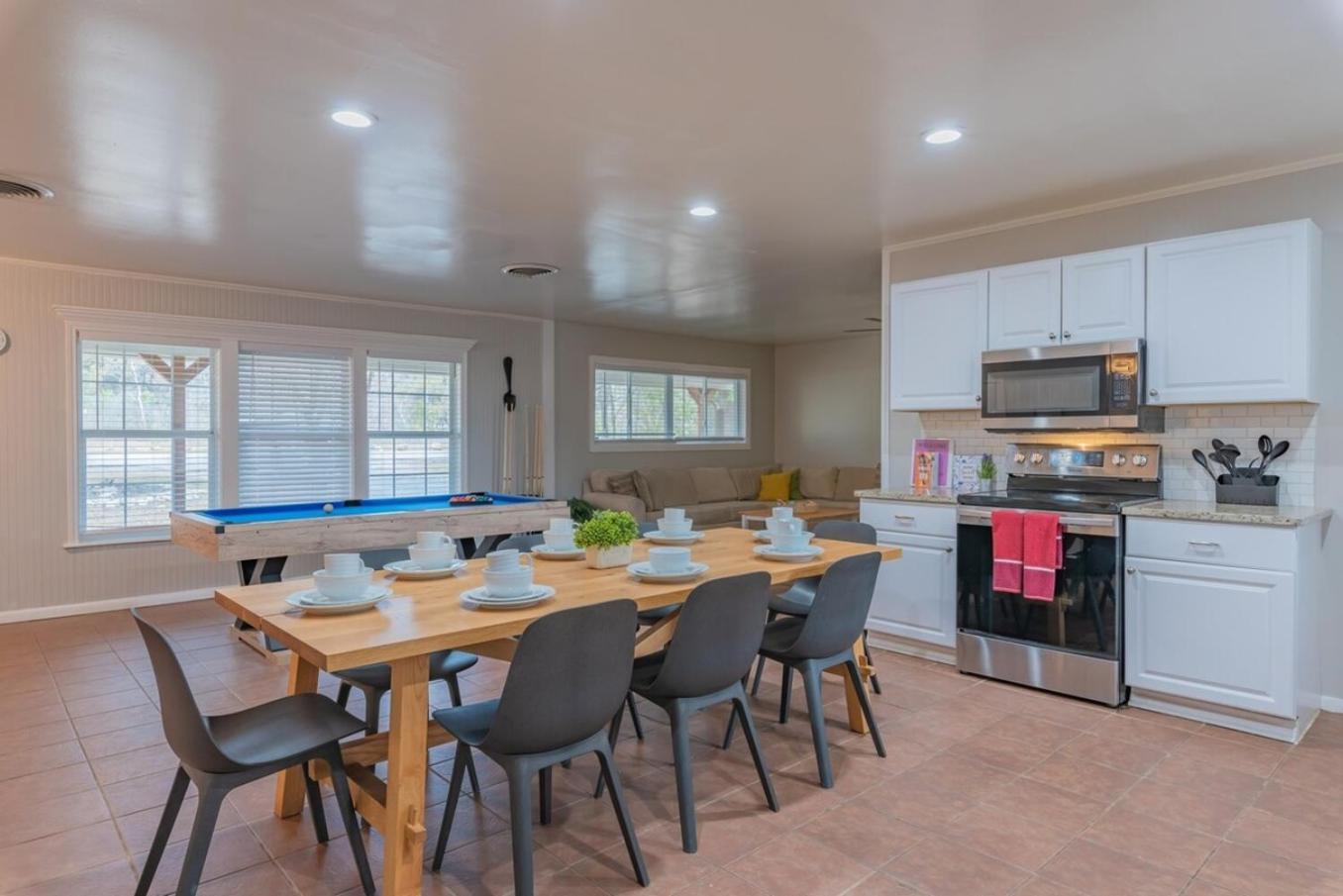 Texas Vacation Home, Game Room & Pool By Sixflags サンアントニオ エクステリア 写真